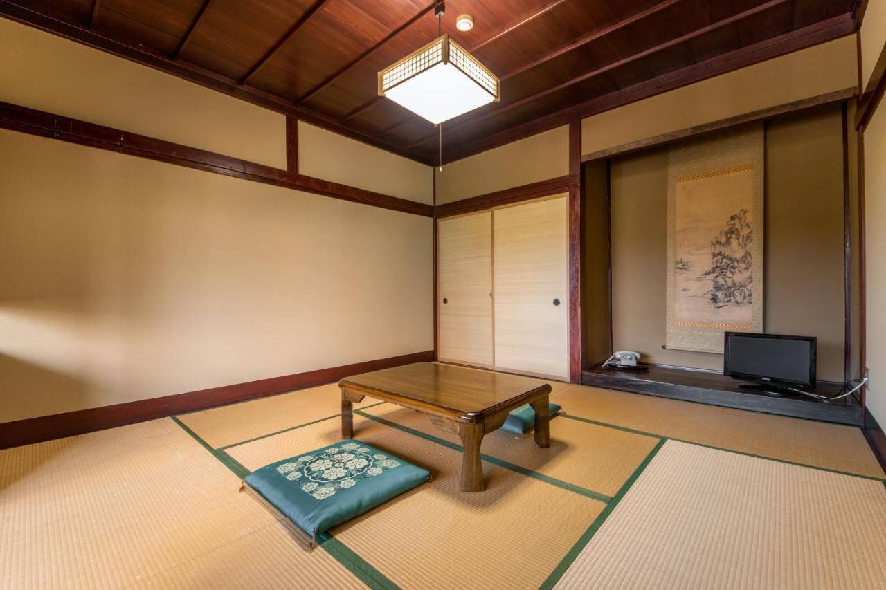 Kadokyu Ryokan Takaoka Esterno foto