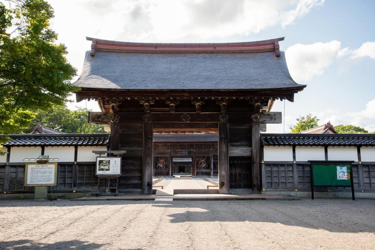 Kadokyu Ryokan Takaoka Esterno foto